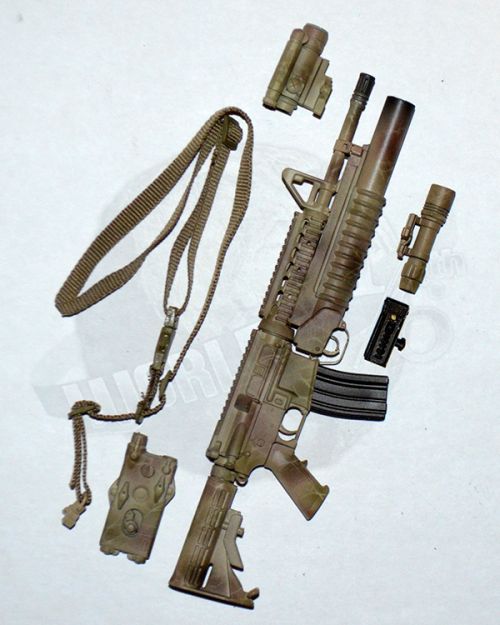 Soldier Story Iraq Special Operations Forces “ISOF”: LAR-15 5.56mm Self-Loading Rifle With 14.5 Barrel, KAC Rail, M203 Grenade Launcher (Metal Barrel), M203 Front Sight, Aimpoint Comp M4 Red Dot Sight, PEQ2 Laser point, Surefire Weapon Light & Sling (